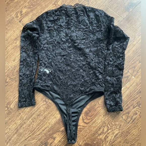 🆕 Lace High Neck Bodysuit - Picture 3 of 5